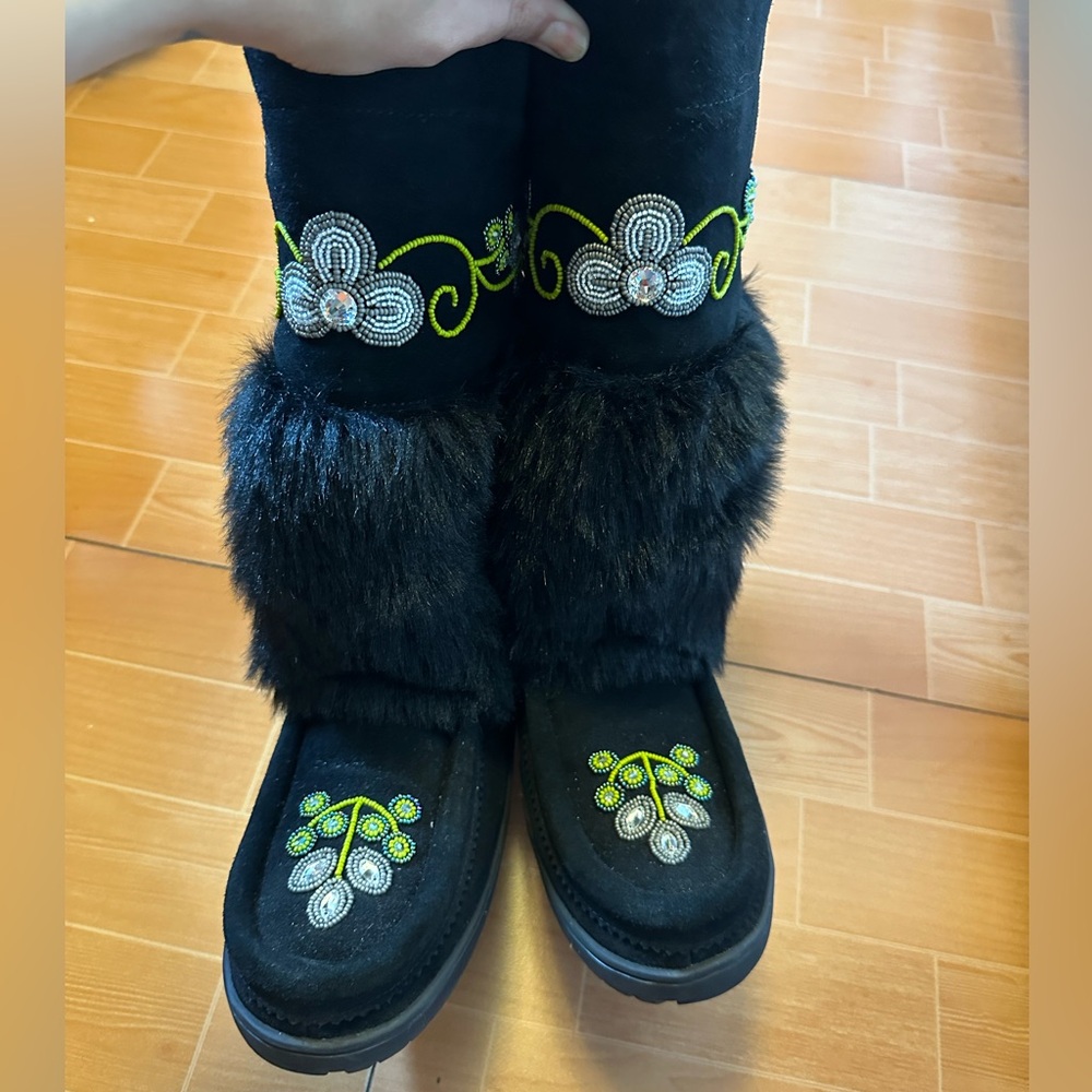 New w/o tags (never worn) waterproof faux fur Indigenous/Native winter boots.